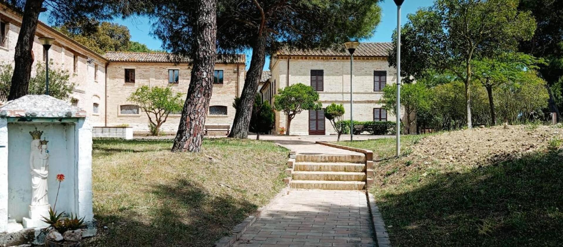 Casa Famiglia Di Nazareth Hotel Loreto Exterior foto
