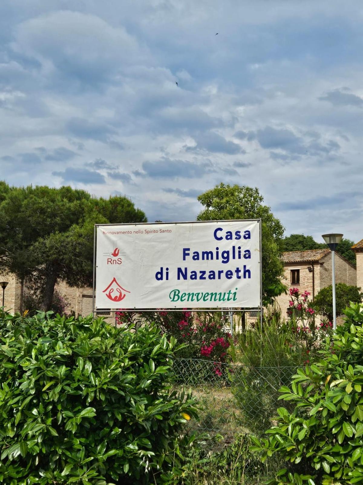 Casa Famiglia Di Nazareth Hotel Loreto Exterior foto